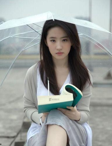 网红和刘亦菲,美丽与人气并存的传奇